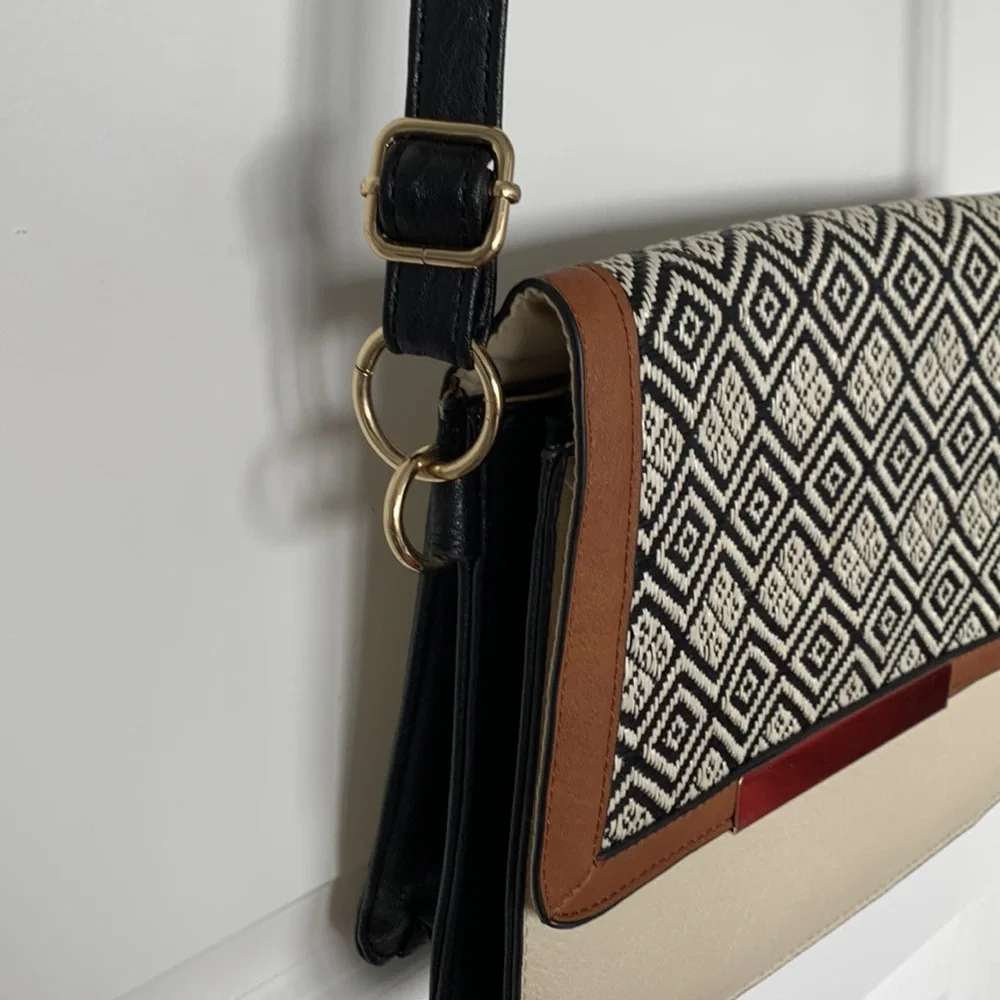 Patterned Purse - Picture 5 of 10